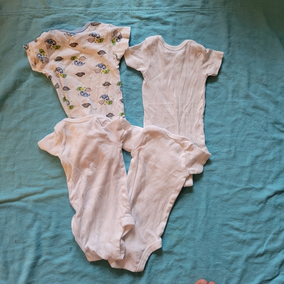 3 for $12 Gerber 0-3M Baby Onsies - Picture 2 of 4